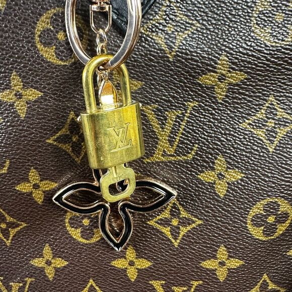 Louis Vuitton Vintage Monogram Sac Plat Tote Bag - Picture 8 of 16